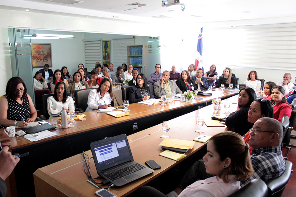 Delegados provinciales de la Administradora de Subsidios Sociales (Adess) durante el encuentro donde consensuaron programas y proyectos a mejorar destinados a ser más eficiente en los servicios institucionales.
