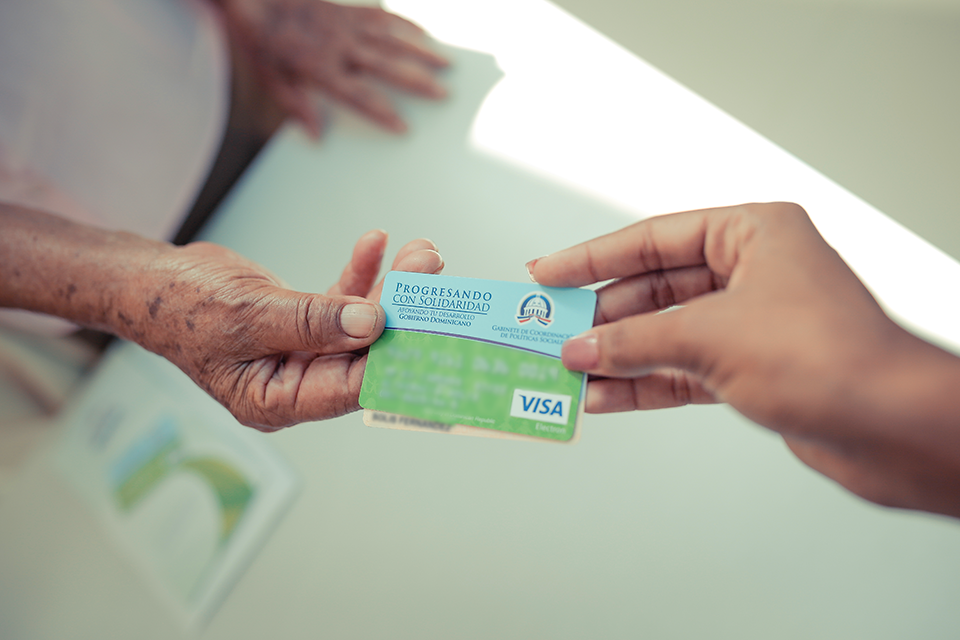 La Vicepresidencia de la República emplea los más altos mecanismos de seguridad en las tarjetas Progresando con Solidaridad e Incentivos Especiales avalados por la banca privada, organismos internacionales y Visa Internacional, lo que hace de estos medios de pago de los subsidios sociales sean inviolables ante fraudes.