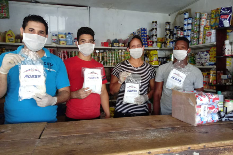 La Vicepresidencia de la República distribuyó más de cinco mil kits de prevención contra el coronavirus (COVID-19) entre comercios pertenecientes a la Red de Abastecimiento Social (RAS).