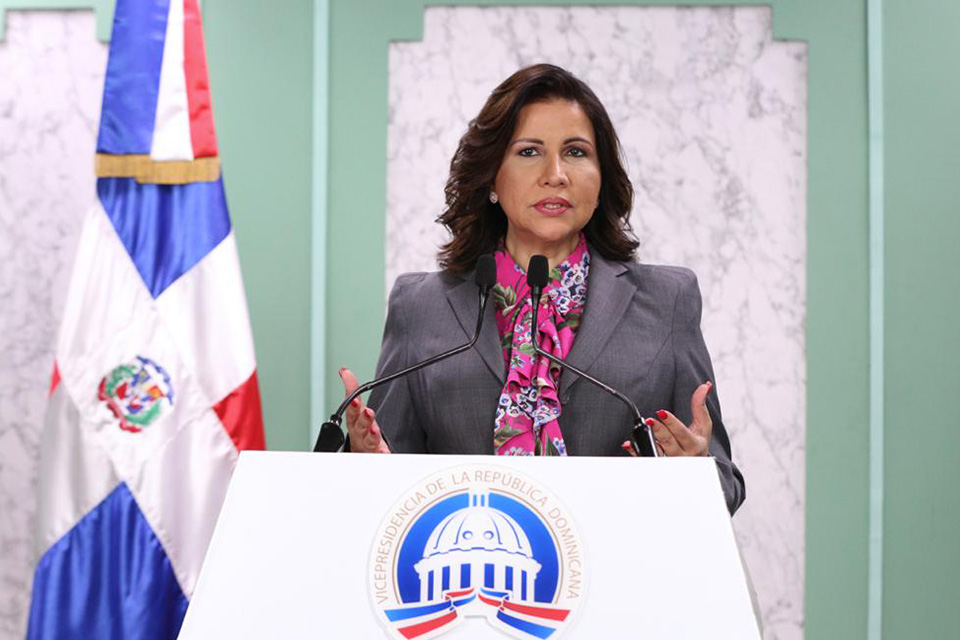 La vicepresidenta de la República, doctora Margarita Cedeño, informó este miércoles que el Gobierno trabaja en la depuración de un millón de hogares compuestos por trabajadores informales que se inscribieron para optar por los beneficios del subsidio transitorio Quédate en Casa.