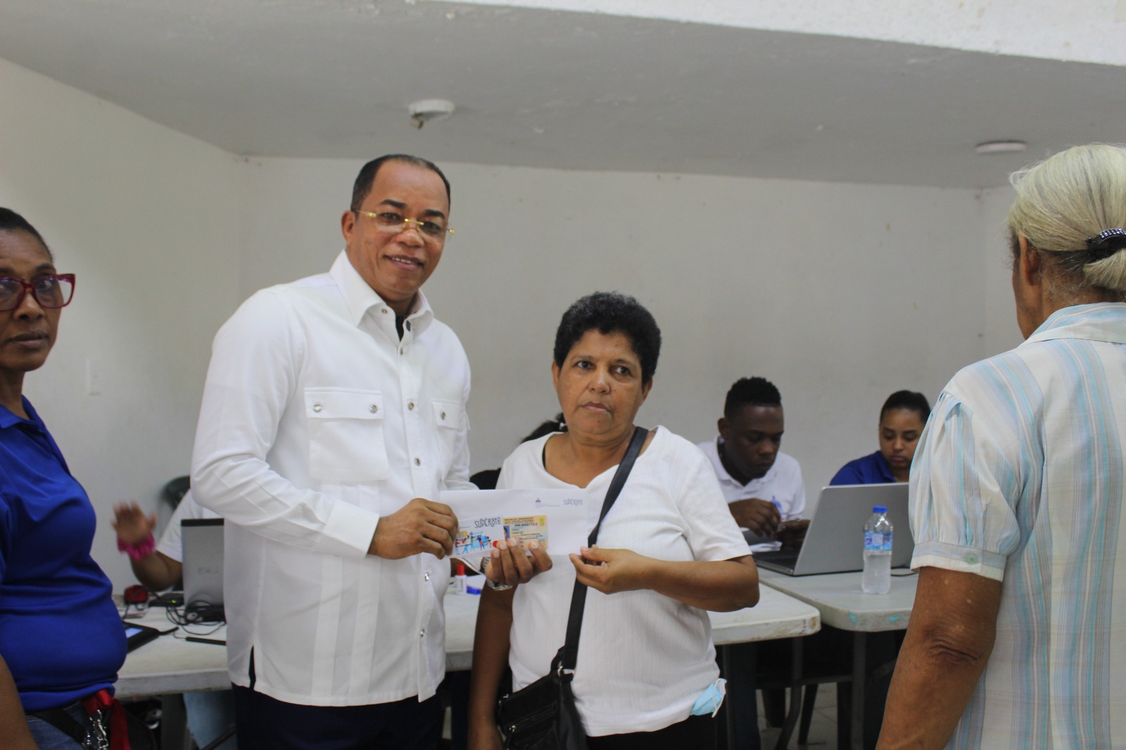 Catalino Correa ofreció las informaciones mientras supervisaba la jornada de entrega de tarjetas que se desarrolla en las provincias Santiago, La Vega, Distrito Nacional, Monte Plata, Hato Mayor, La Romana, El Seibo y La Altagracia.
