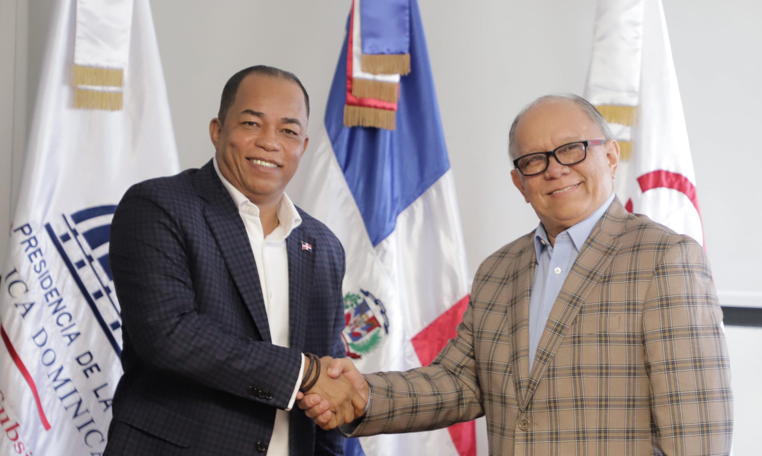 De forma simultánea, a la firma del convenio, la institución llevó a cabo un operativo de recolección voluntaria de paquetes globulares por parte del personal colaborador ubicado en la sede principal.